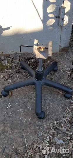 Опора с колёсами для стула