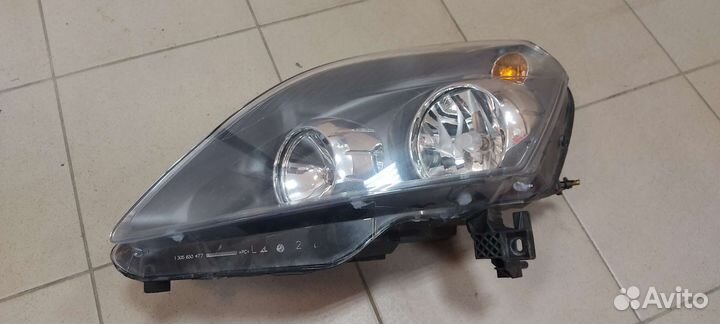Левая фара Opel Zafira b