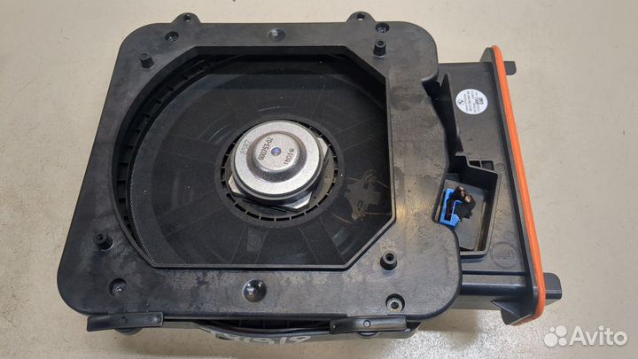 Сабвуфер BMW X1 (F48), 2022