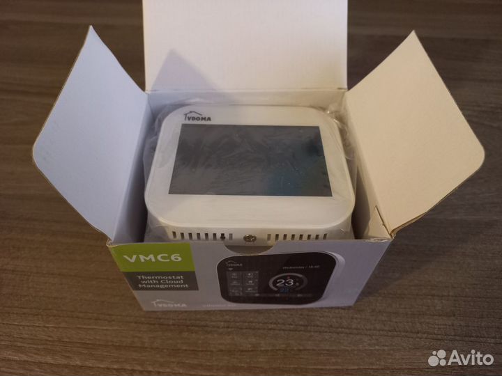 Комнатный сенсорный терморегулятор Salus c Wi-Fi