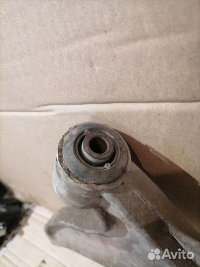 Рычаг передний нижний правый Opel Vectra