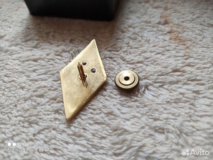 Ромб маи красный