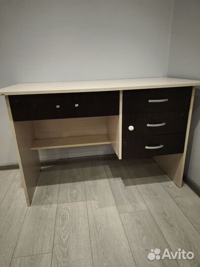 Письменный стол