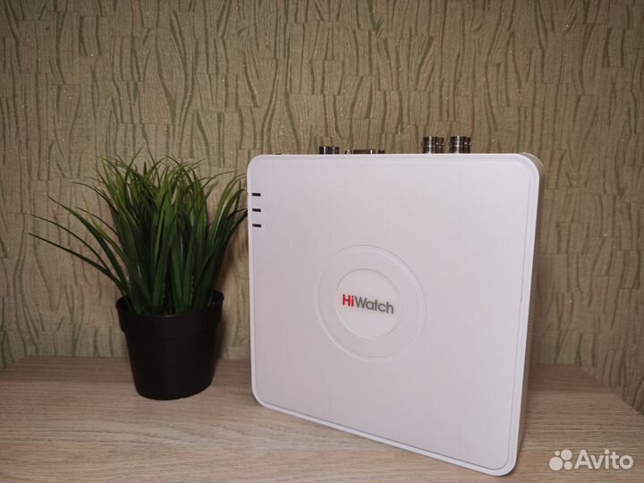 Видеорегистратор 4 канала HiWatch DS-H104Q HDD 1Тб