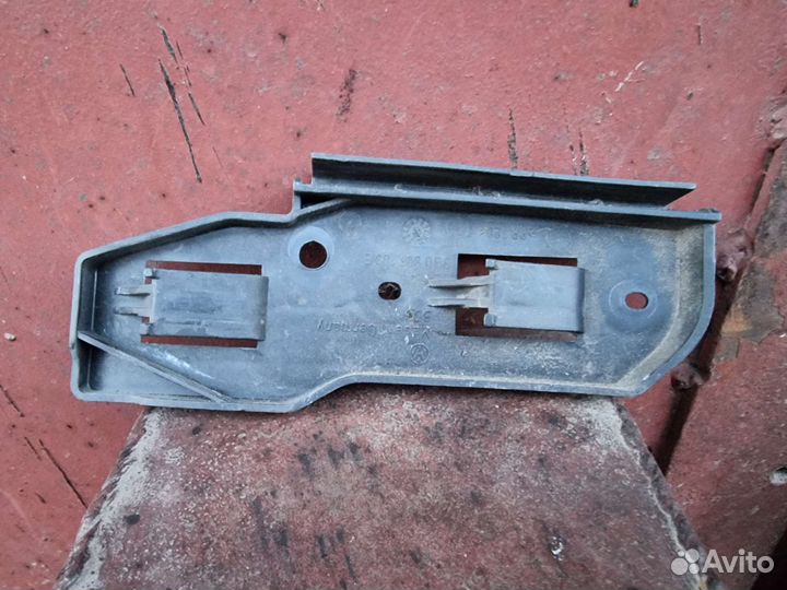 Направляющая переднего бампера левая Пассат Б-5 +