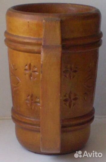 Большая деревянная пивная кружка с ручкой