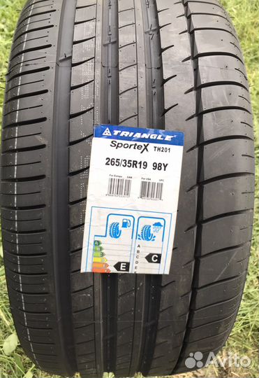 Triangle TH201 235/40 R19 и 265/35 R19 96Y