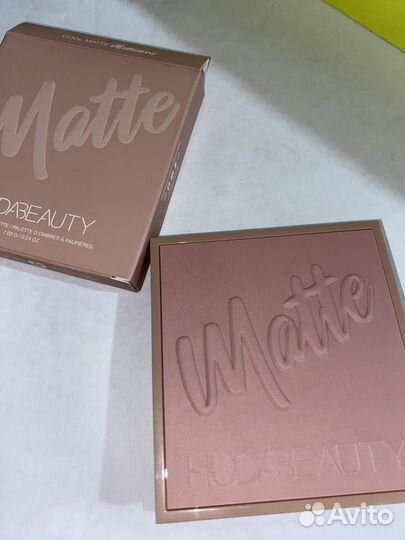 Палетка теней huda beauty matte