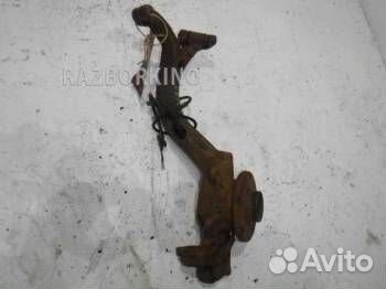 Кулак передний правый