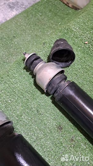 Амортизаторы задние Nissan Juke f15 2012г