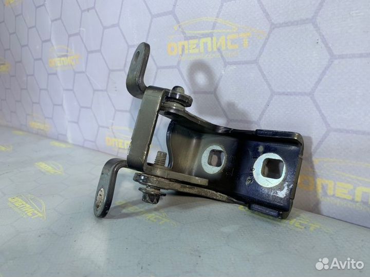 Петля двери верхняя передняя правая Opel Insignia