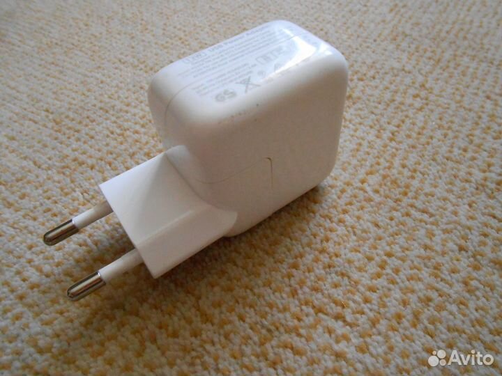 Сетевое зарядное устройство Apple A5224TM