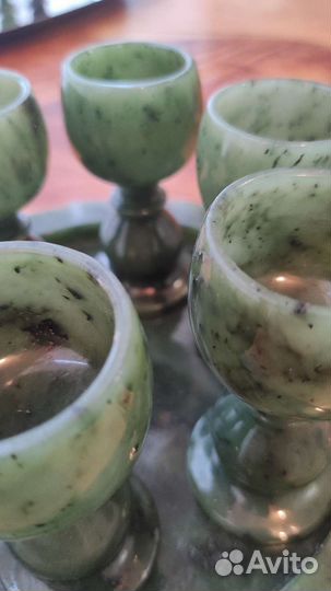 Нефрит. Посуда. Рюмки. Ваза