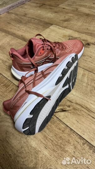 Кроссовки женские