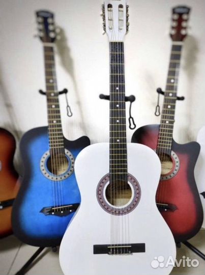 Акустическая классическая гитара