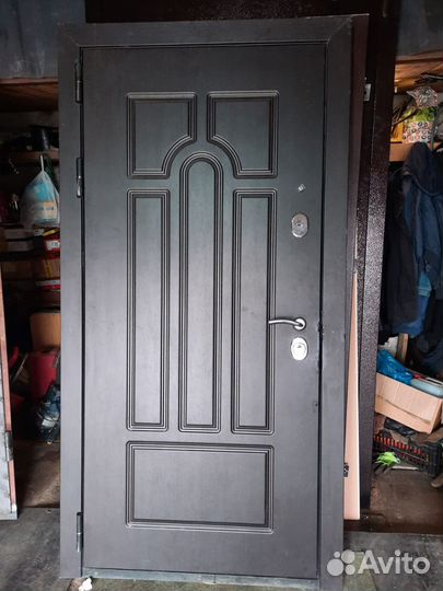 Дверь входная металлическая