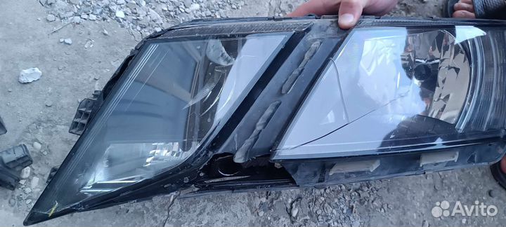 Передние фонари Шкода Октавия 2020г