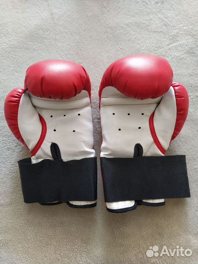 Боксерские перчатки