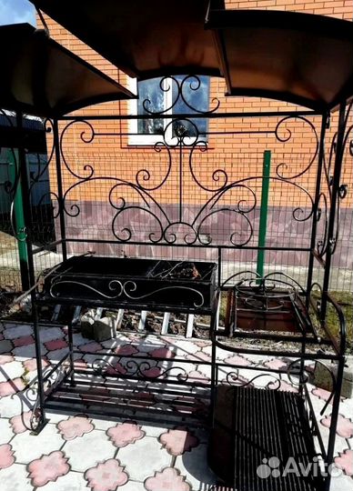 Мангал с крышей