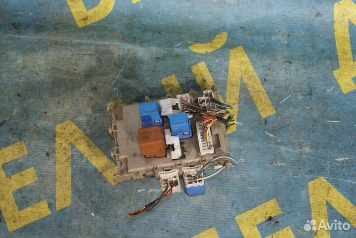 Салонный блок предохранителей Nissan Almera n16