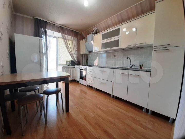2-к. квартира, 60 м², 4/10 эт.