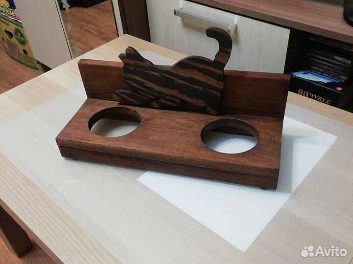 Подставка под миски для кормления животных