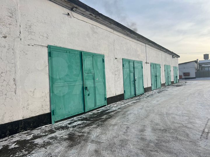 Гараж, > 30 м²