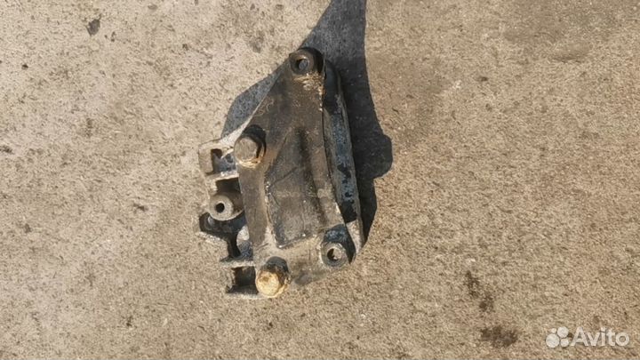 Скоба Skoda Octavia A5