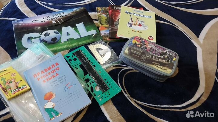 Школьные принадлежности для мальчика