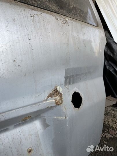 Крышка багажника Mazda Demio 1999