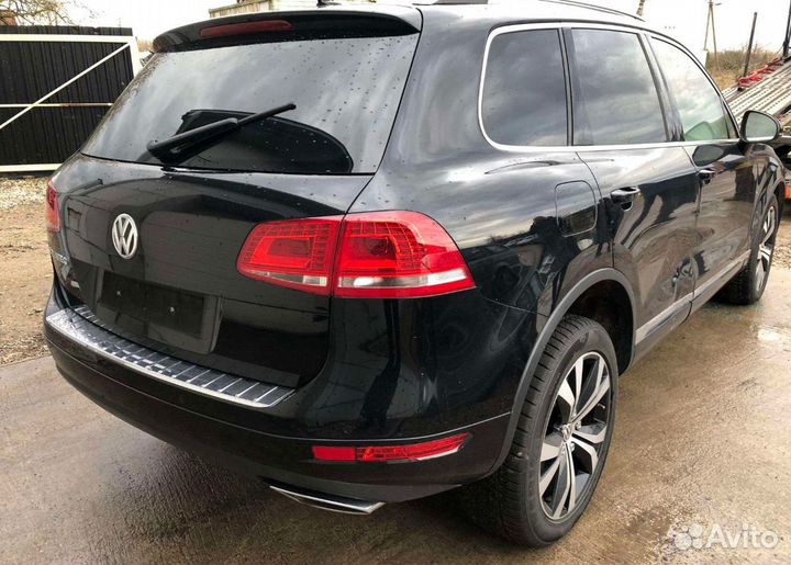 VW Touareg 7P 2014 г по запчастям