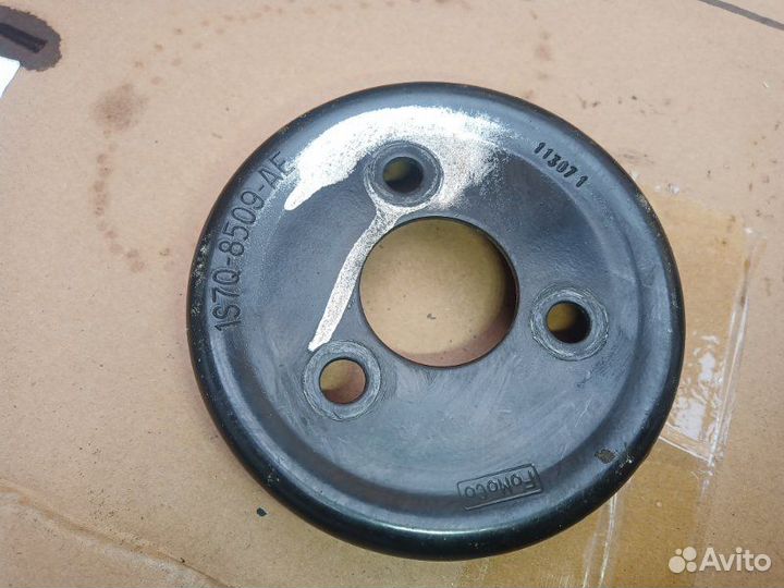 Шкив водяного насоса (помпы) Ford Focus 3 хэтчбек