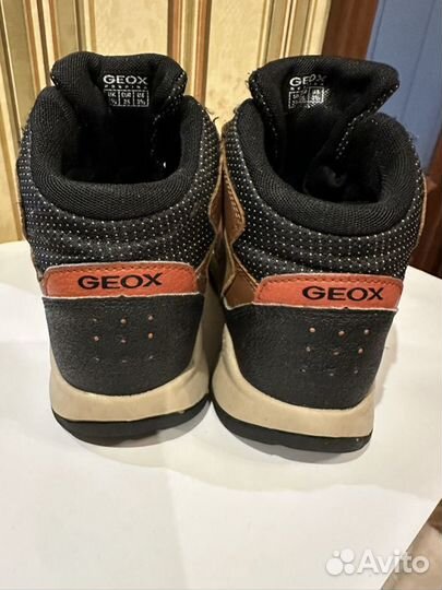 Ботинки демисезонные для мальчика Geox 35 р