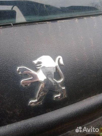 Эмблема задняя Peugeot 206 хэтчбек 2004