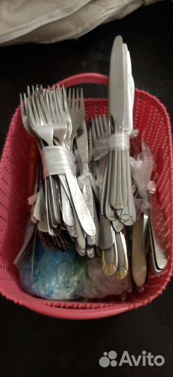 Столовые ножи и вилки