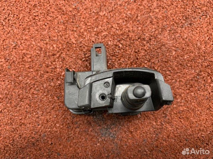 Активатор лючка бензобака Skoda Octavia A7