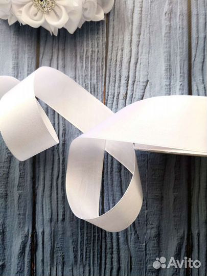 Лента атласная белая 25мм 25 ярдов