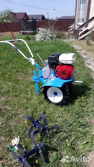 Вспашка земли мотоблоком