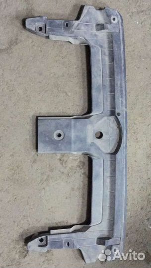 Накладка замка капота Audi Q7 2018 год