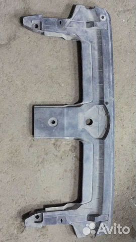 Накладка замка капота Audi Q7 2018 год