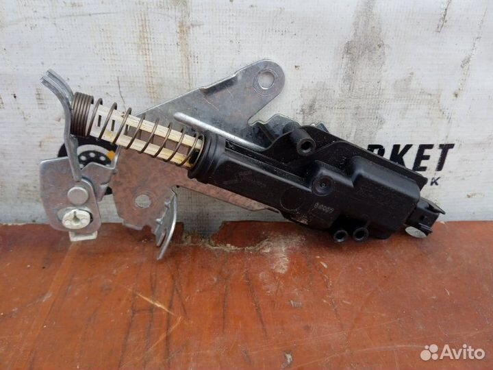 Активатор замка багажника Ford Fusion 1.4 2007 б/у