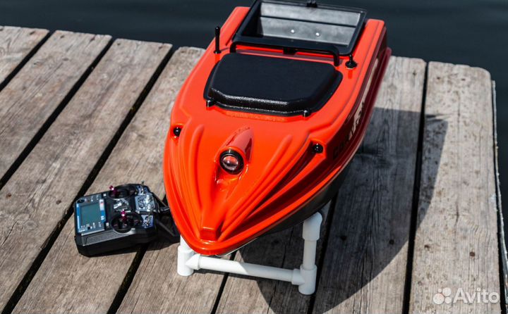 Кораблик для рыбалки и завоза прикормки с GPS