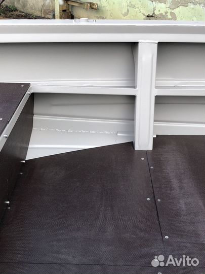 BRO 4.2 румпельная алюминиевая лодка под мотор