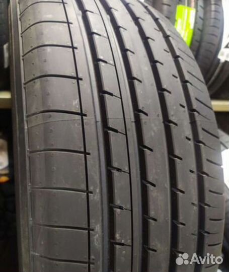 Yokohama BluEarth-XT AE61 235/55 R17