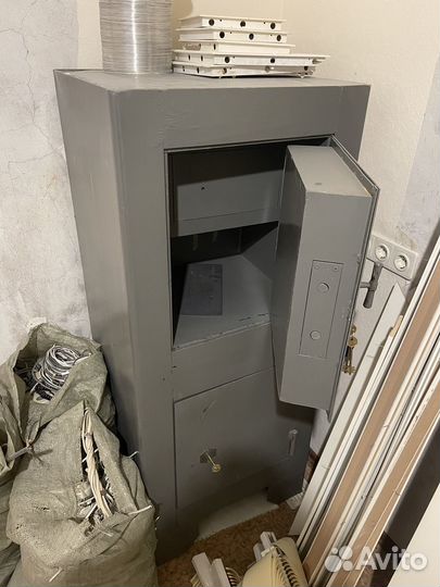 Сейф металлический