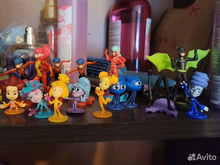 Игрушки из шоколадных яиц