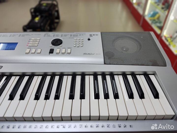 Синтезатор Yamaha DGX-230