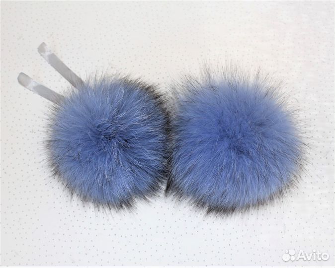 Помпоны. Из натурального меха темно-красные, голуб