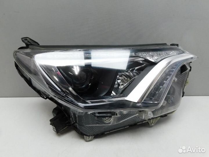 Фара правая Toyota RAV4