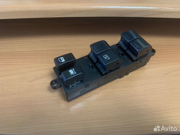 Блок управления стеклами на Ниссан